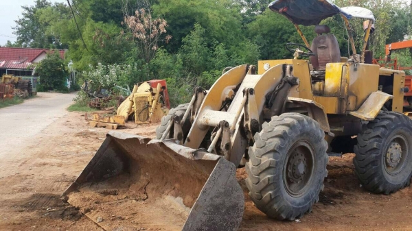 ขายรถตัก CAT 920 สภาพสวยพร้อมใช้ ต่อรองได้ ติดต่อได้ที่คุณ อ๊อฟ พิจิตร 086-737-9991