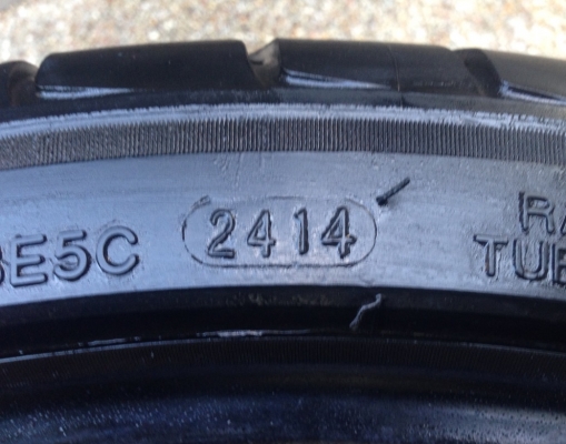 ยางขอบ19 Mazzini ผลิตประเทศออสเตเรีย คู่หน้า 235 35 19 คู่หลัง 245 35 19 กลางปี14 ดอกเยอะ เนื้อนิ่มๆ ยางขอบ19 Mazzini ผลิตประเทศออสเตเรีย คู่หน้า 235 35 19 คู่หลัง 245 35 19 กลางปี14 ดอกเยอะ เนื้อนิ่มๆ