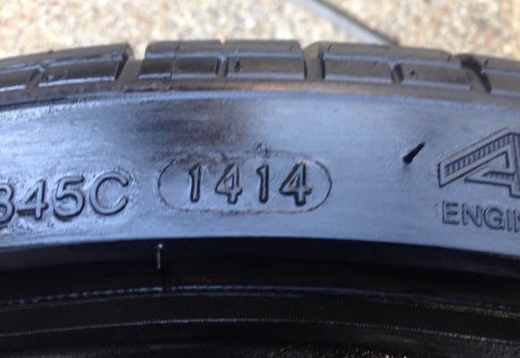 ยาง Altenzo ขอบ19 คู่หน้า 235/35/19 คู่หลัง 245/35/19 ปี14 ดอกเยอะ เนื้อนิ่ม สภาพดี เนื้อนิ่มๆ ราคาไม่แพง