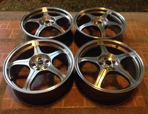 ล้อ ADVAN racing ขอบ17 สภาพดี ไม่มีซ่อม ราคาเบาๆ ล้อ ADVAN racing ขอบ17 สภาพดี ไม่มีซ่อม ราคาเบาๆ