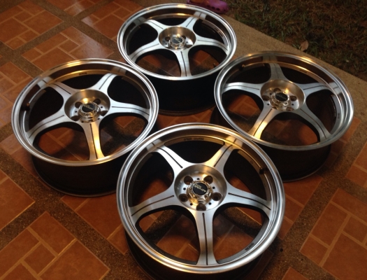 ล้อ ADVAN racing ขอบ17 สภาพดี ไม่มีซ่อม ราคาเบาๆ ล้อ ADVAN racing ขอบ17 สภาพดี ไม่มีซ่อม ราคาเบาๆ