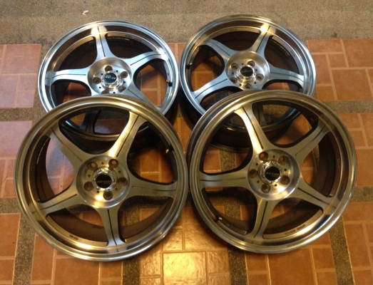 ล้อ ADVAN racing ขอบ17 สภาพดี ไม่มีซ่อม ราคาเบาๆ ล้อ ADVAN racing ขอบ17 สภาพดี ไม่มีซ่อม ราคาเบาๆ