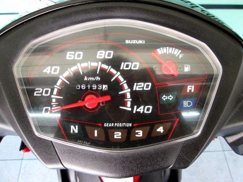 scooter  สีดำแดง ยอดนิยม ( สต๊าทมือ ) ระบบหัวฉีด รถเดือน กันยายน ปี 57 ไมล์ 6 พันโล แถม 3 รายการ