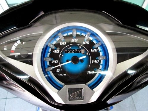 wave 125 i สีน้ำเงิน สีวัยรุ่น ( สต๊าทมือ ) รถเดือน ธันวาคม ปี 57 ไมล์ 2 พันโล ฟรีโอน แถม 5 รายการ