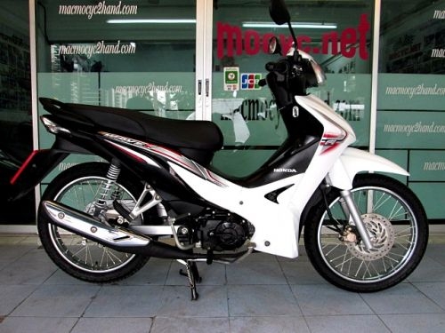 wave 110 i สีขาวดำ พิมนิยม ( สต๊าทมือ ) รถเดือน กุมภาพันธ์ ปี 58 ไมล์ 4 พันโล ฟรีโอน แถม 5 รายการ 31900