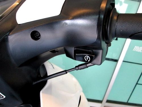 wave 110 i สีขาวดำ พิมนิยม ( สต๊าทมือ ) รถเดือน กุมภาพันธ์ ปี 58 ไมล์ 4 พันโล ฟรีโอน แถม 5 รายการ 31900