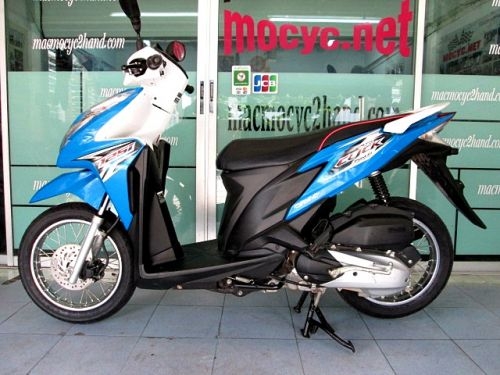 CLICK 125 i สีน้ำเงินขาว  รถเดือน ตุลาคม ปี2555 ไมล์ 8 พันโล โปรโมชั่น แถม 4รายการ