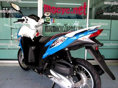 CLICK 125 i สีน้ำเงินขาว  รถเดือน ตุลาคม ปี2555 ไมล์ 8 พันโล โปรโมชั่น แถม 4รายการ