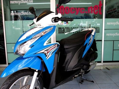 CLICK 125 i สีน้ำเงินขาว  รถเดือน ตุลาคม ปี2555 ไมล์ 8 พันโล โปรโมชั่น แถม 4รายการ