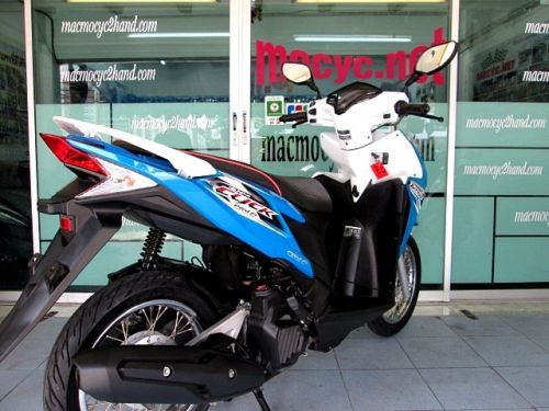 CLICK 125 i สีน้ำเงินขาว  รถเดือน ตุลาคม ปี2555 ไมล์ 8 พันโล โปรโมชั่น แถม 4รายการ