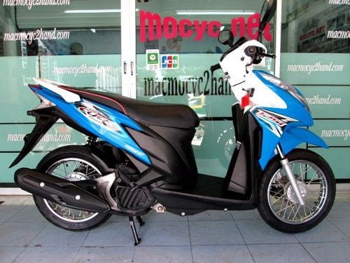 CLICK 125 i สีน้ำเงินขาว  รถเดือน ตุลาคม ปี2555 ไมล์ 8 พันโล โปรโมชั่น แถม 4รายการ