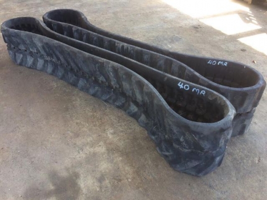 ขายแทรคยาง ใช้กับ รถขุด KOMATSU PC40/45/40MR นำเข้าจากญี่ปุ่น ติดต่อ 081-2990958/089-8368497 (เจ้าของขายเอง)