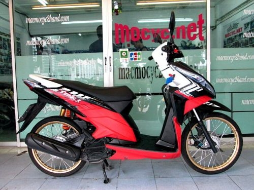 CLICK 110 i สีดำแดง ล้อ DID  รถเดือน กันยายน ปี2554 ไมล์  2 หมื่นโล โปรโมชั่น ฟรีค่าโอน แถม 4 รายการ 18900