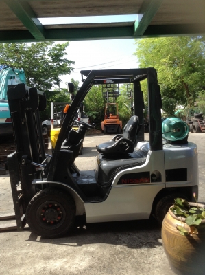 +++ ขายโฟล์คลิฟท์  NISSAN  FG25  (รุ่นใหม่)  สภาพ  90\%  ขนาด  2.5  ต่ัน  เครื่องยนต์เบนซิน  ติดแก๊ส  เสา  3  เมตร  เกียร์ออโตเมติค  งา  1,070  มม.  ยางตันใหม่   ชม. การทำงาน  3,900  ชม.  รับประกันเครื่อง + เกียร์