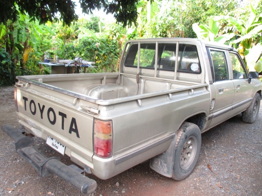 ขาย โตโยต้า4ประตู รถออกเดิม เชียงใหม่มือแรกเลยครับเดิมๆ สีตามอายุสวยๆๆปี2532