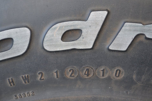 ขายยาง BF ALL 31/10.5/15  สี่เส้น 7500 บาท