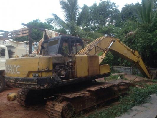 **520,000 บ.ต่อรอง/// แบคโฮ MARK 3 SK200 เก๋งเทา **ขาย KOBELCO MARK 3 SK200 แบคโฮ ยอดนิยม ราคาเบาๆ HYD.EXCAVATOR KOBELCO MARK-3 SK200 S/N18,xxx เก๋งเทาแท้ เครื่องเดิม ปั้มเดิม แน่น แรงดี ทำงานดี เร็ว ไม่โหลดครับ เครื่อง 6D31-6สูบ แน่น ไม่เยิ้ม ปั้มK3V แรง