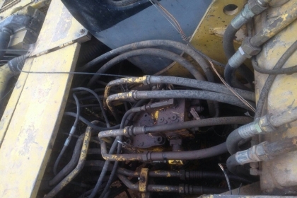 **520,000 บ.ต่อรอง/// แบคโฮ MARK 3 SK200 เก๋งเทา **ขาย KOBELCO MARK 3 SK200 แบคโฮ ยอดนิยม ราคาเบาๆ HYD.EXCAVATOR KOBELCO MARK-3 SK200 S/N18,xxx เก๋งเทาแท้ เครื่องเดิม ปั้มเดิม แน่น แรงดี ทำงานดี เร็ว ไม่โหลดครับ เครื่อง 6D31-6สูบ แน่น ไม่เยิ้ม ปั้มK3V แรง