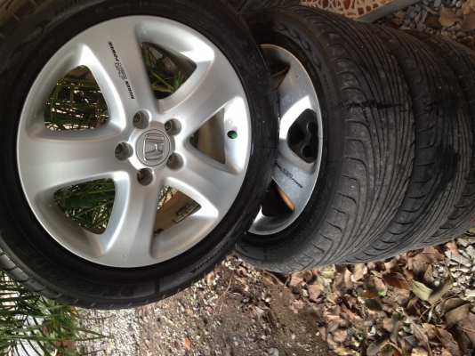 ขายล้อแม็ก พร้อมยาง Honda CR-V 215 55 17 กลางปี 11 5500