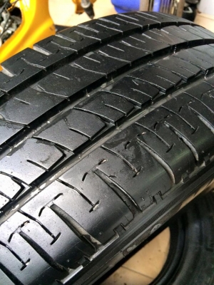 ขายยางกะบะขอบ 15" 205-70R15 ปี 10 Michelin Agilis สภาพสวยๆทั้ง4เส้นขาย 3,500   บาท