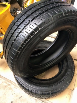 ขายยางกะบะขอบ 15" 205-70R15 ปี 10 Michelin Agilis สภาพสวยๆทั้ง4เส้นขาย 3,500   บาท