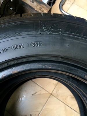 ขายยางกะบะขอบ 15" 205-70R15 ปี 10 Michelin Agilis สภาพสวยๆทั้ง4เส้นขาย 3,500   บาท