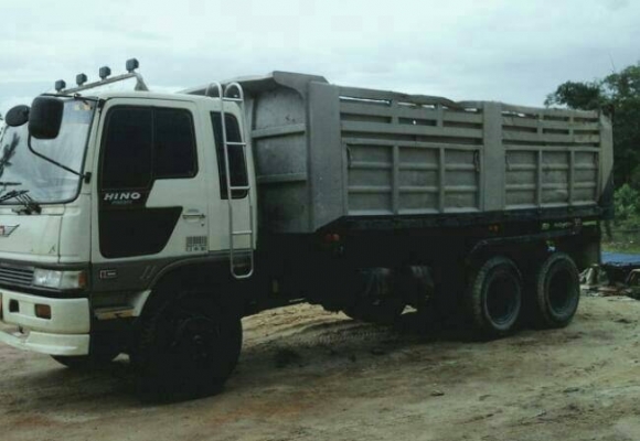 สิบล้อ ราคาถูก HINO FM3H195แรง 2เพา ดัมสามมิตร สวยเดิมทั้งคัน (ไม่มีเล่ม-ทะเบียน) บ.ไฟแน่นช์ ล้มละราย ตามทะเบียนไม่ได้ ซื้อขายกับเจ้าของรถโดยตรงไม่มีปัณญาใดๆทั้งสิ้น ครับ