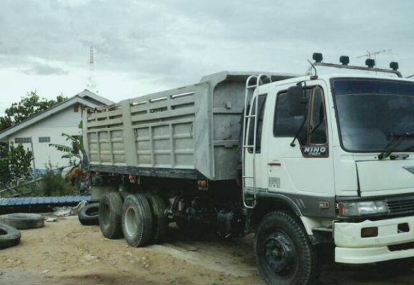 สิบล้อ ราคาถูก HINO FM3H195แรง 2เพา ดัมสามมิตร สวยเดิมทั้งคัน (ไม่มีเล่ม-ทะเบียน) บ.ไฟแน่นช์ ล้มละราย ตามทะเบียนไม่ได้ ซื้อขายกับเจ้าของรถโดยตรงไม่มีปัณญาใดๆทั้งสิ้น ครับ