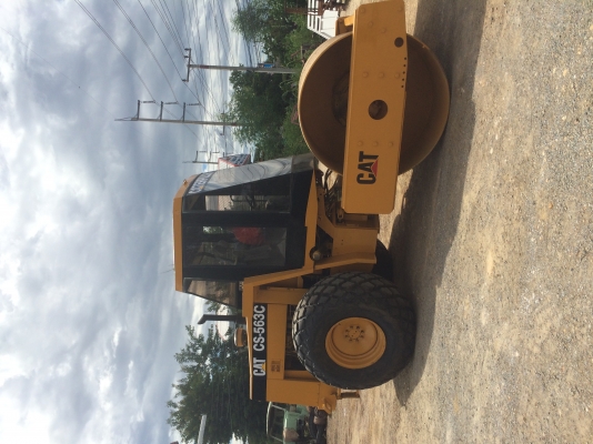 ขายรถบดถนน CATERPILLAR CS563C ตู้เก๋ง 950000 บาท