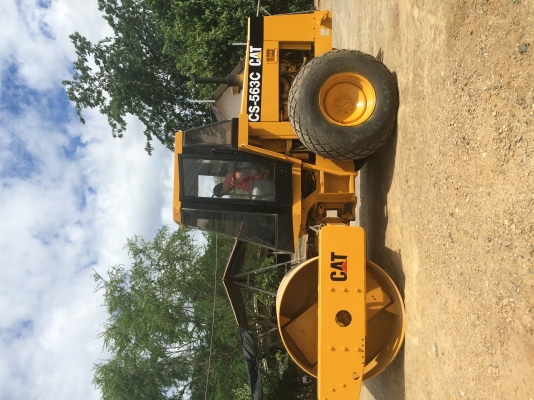 ขายรถบดถนน CATERPILLAR CS563C ตู้เก๋ง 950000 บาท