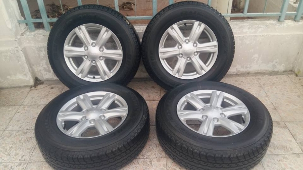 ขายล้อแม็กป้ายแดง mu-x 17" พร้อมยางปี15 ติดต่อเล็กคลองสามครับ 081-3747940