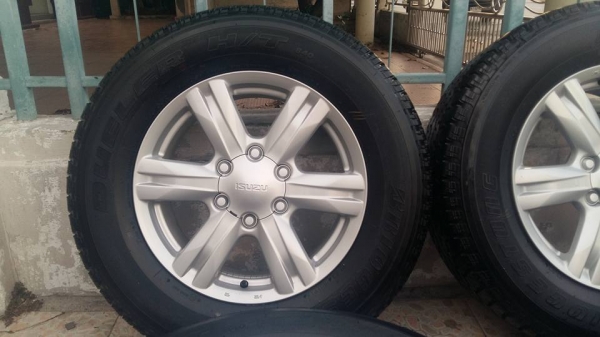 ขายล้อแม็กป้ายแดง mu-x 17" พร้อมยางปี15 ติดต่อเล็กคลองสามครับ 081-3747940