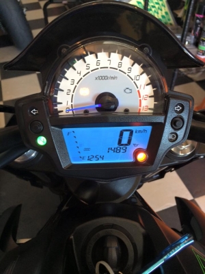 ขาย kawasaki er6n วิ่ง1,4xx ราคา 200,000 บาท