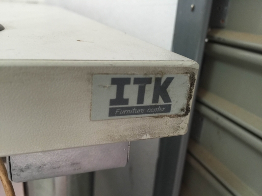 โต๊ะสำนักงานตัวL ยี่ห้อ ITK  ขายเหมา 4 ตัว 8,000 บาท
