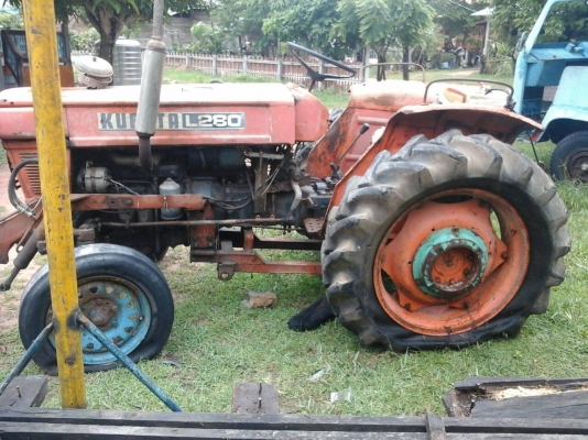 ขายตามสภาพรถไถ28แรงคูโบต้ามีดันหน้ามีพานหลังสภาพที่เห็นลดเหลือ32000บาท ขายตามสภาพรถไถ28แรงคูโบต้ามีดันหน้ามีพานหลังสภาพที่เห็นลดเหลือ32000บาท