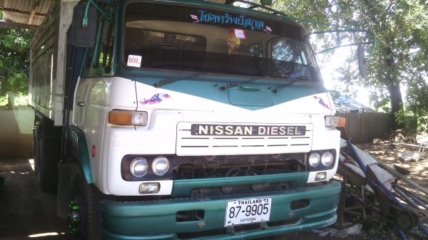 ขายรถ 10ล้อ นิทสัน    ดั้มสวยพร้อมใช้งานสนใจ0869384644