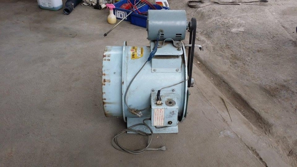 มอเตอร์เครื่องอบข้าวเก่าญี่ปุ่น TOSHIBA รุ่น  200W สภาพดี เครื่องพร้อมใช้งาน  ขนาดกระทัดรัด  ไม่เคยใช้งานในไทย