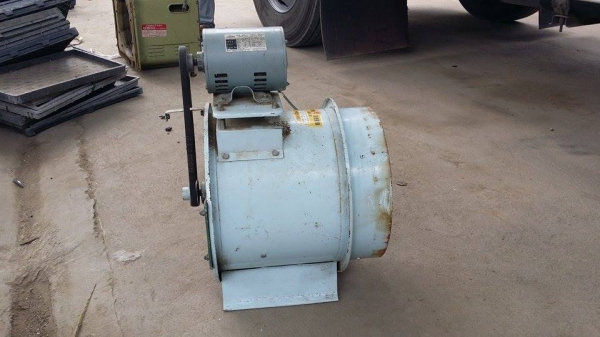 มอเตอร์เครื่องอบข้าวเก่าญี่ปุ่น TOSHIBA รุ่น  200W สภาพดี เครื่องพร้อมใช้งาน  ขนาดกระทัดรัด  ไม่เคยใช้งานในไทย