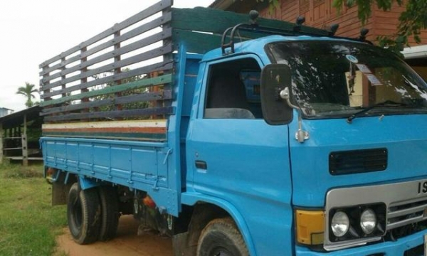 ขายรถKS 110แรง เครื่องดี แคชซีสวย สภาพพร้อมใช้งาน เอกสารพร้อมโอน สนใจโทร 090-8588220คุณนะ 093-3258446คุณบิว ID:narong498 หรือเข้าดูสินค้าอื่นๆได้ที่ www.truck.in.th/498 หรือเพจFacebook ณรงค์ ซื้อขายรถมือสอง (เว็บไซต์ส่วนตัว) หรือFacebook ตลาดรถมือสอง คุณน