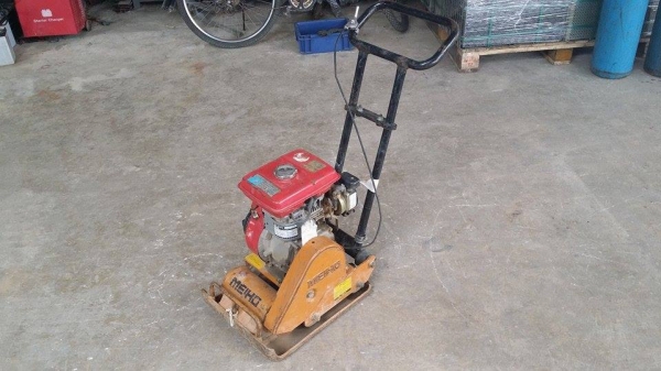 เครื่องตบดิน ROBIN รุ่น EY15  เก่าญี่ปุ่น สภาพดีพร้อมใช้งาน สามารถใช้ตบหรืออัดเนื้อดินให้แน่น ช่วยประหยัดแรง