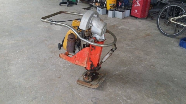 เครื่องตบดิน ROBIN รุ่น EC10  เก่าญี่ปุ่น สภาพดีพร้อมใช้งาน สามารถใช้ตบหรืออัดเนื้อดินให้แน่น