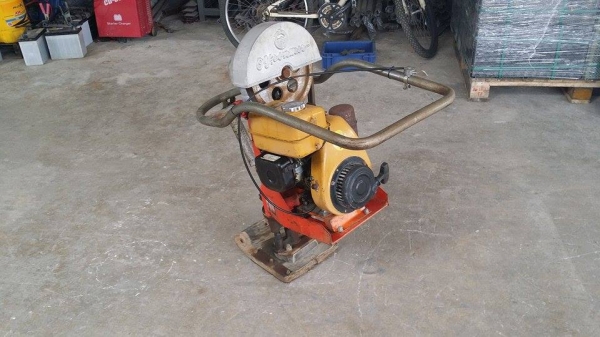 เครื่องตบดิน ROBIN รุ่น EC10  เก่าญี่ปุ่น สภาพดีพร้อมใช้งาน สามารถใช้ตบหรืออัดเนื้อดินให้แน่น