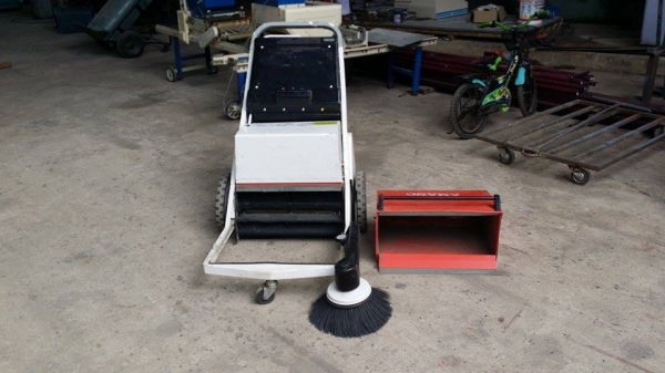 เครื่องดูดฝุ่นเก่าญี่ปุ่น AMANO รุ่น  FE100 สภาพดี เครื่องพร้อมใช้งาน  ขนาดกระทัดรัด  ช่วยให้การทำความสะอาดง่าย