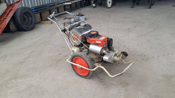 เครื่องพ่นยาแบบรถเข็นเก่าญี่ปุ่น KIORITZ รุ่น FM-4  สภาพดี เครื่องพร้อมใช้งาน  ขนาดกระทัดรัด