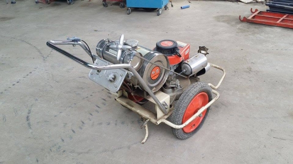 เครื่องพ่นยาแบบรถเข็นเก่าญี่ปุ่น KIORITZ รุ่น FM-4  สภาพดี เครื่องพร้อมใช้งาน  ขนาดกระทัดรัด