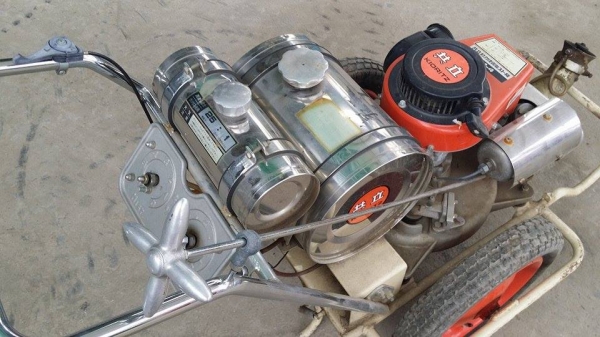 เครื่องพ่นยาแบบรถเข็นเก่าญี่ปุ่น KIORITZ รุ่น FM-4  สภาพดี เครื่องพร้อมใช้งาน  ขนาดกระทัดรัด