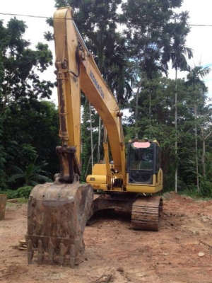 ขายรถแบคโฮ KOMATSU PC200-7 เอกสารเล่มทะเบียน 9742 ชม.ราคา 1750000