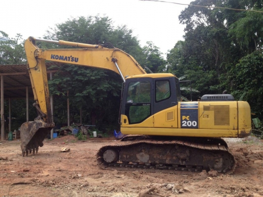 ขายรถแบคโฮ KOMATSU PC200-7 เอกสารเล่มทะเบียน 9742 ชม.ราคา 1750000