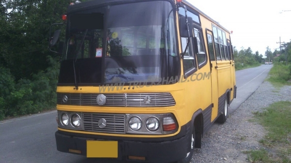 รถบัส ยี่ห้อ BENZ ขนาดความยาว  6.50  เมตร   24  ที่นั่ง เครื่อง DQ100  90 แรงม้า