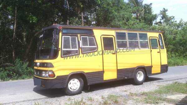 รถบัส ยี่ห้อ BENZ ขนาดความยาว  6.50  เมตร   24  ที่นั่ง เครื่อง DQ100  90 แรงม้า